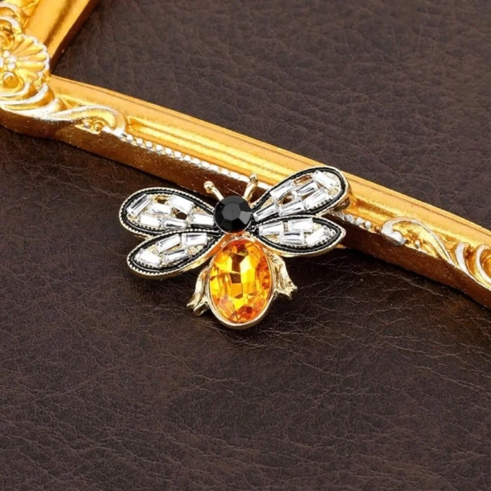 Vintage 24l Gold Plated Honey Bee Crystal Brooch with Amber and Black Accents